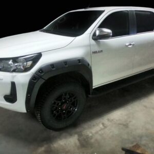 Фендер Hilux Revo с  брызговиками TORBIK 20+